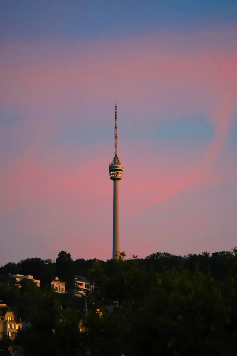 Stuttgarter Fernsehturm im Abendlicht